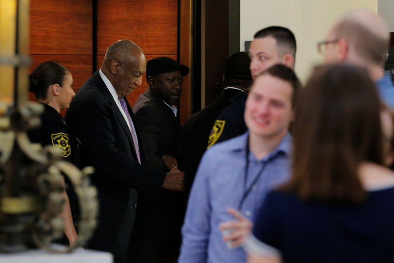 © Reuters. El actor y comediante Bill Cosby llega a su juicio en Pennsilvania, Estados Unidos.