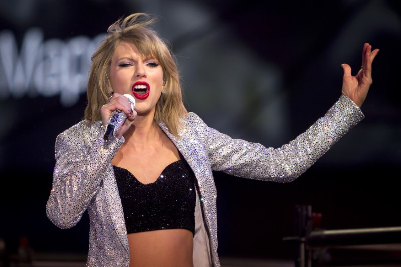 © Reuters. Taylor Swift en una presentación de año nuevo en Nueva York