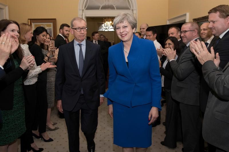 © Reuters. May lucha por mantenerse en el poder antes de las negociaciones del Brexit