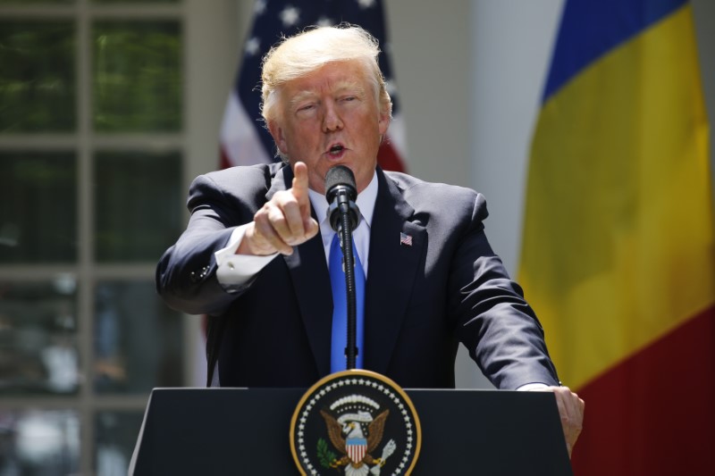 © Reuters. Trump reacts to a reporter's question during a joint news conference with Romanian Iohannis in the Rose Garden at the White House in Washington