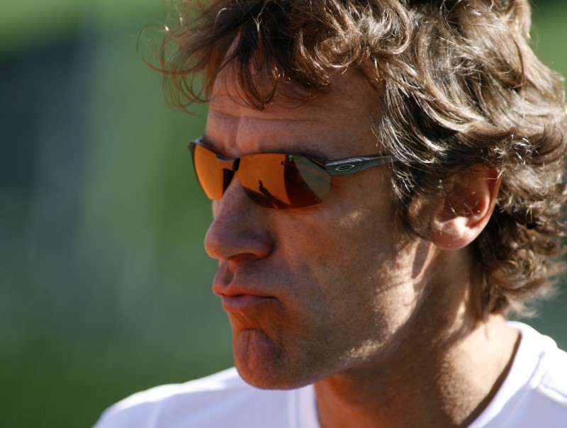 © Reuters. Captain of Sweden Davis Cup team Wilander watches training session ahead of their quarter-final match against Argentina in Buenos Aires