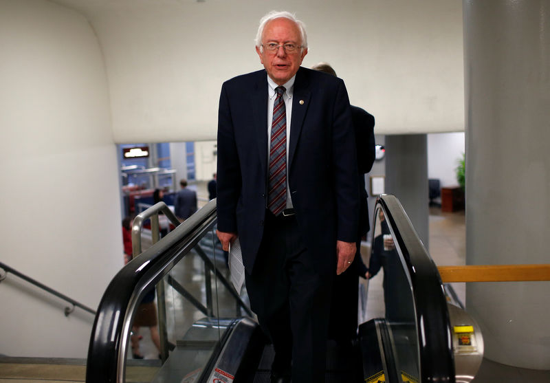 © Reuters. Senator Bernie Sanders (I-VT) walks to the U.S. Capitol in Washington