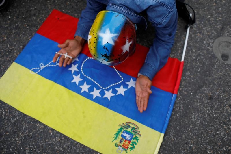 © Reuters. Un 85% de los venezolanos rechaza modificar su Constitución