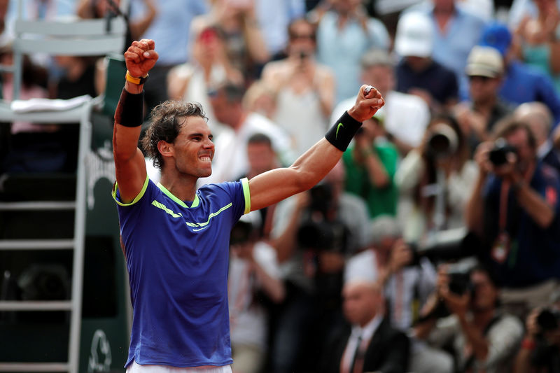 © Reuters. Nadal barre a Wawrinka y conquista su décimo Roland Garros
