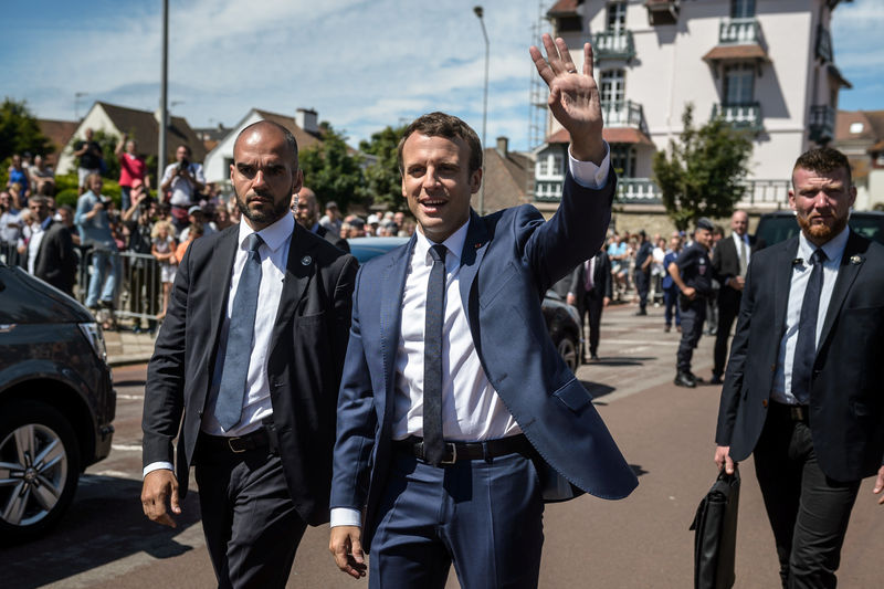 © Reuters. MACRON EN PASSE D'OBTENIR UNE LARGE MAJORITÉ À L'ASSEMBLÉE