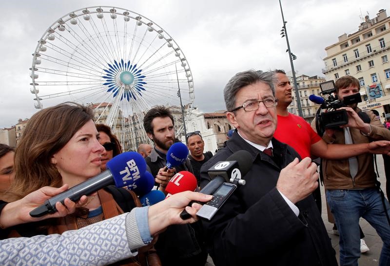 © Reuters. MÉLENCHON EN BALLOTTAGE FAVORABLE À MARSEILLE