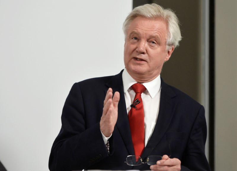 © Reuters. Il segretario di Stato britannico per la Brexit David Davis