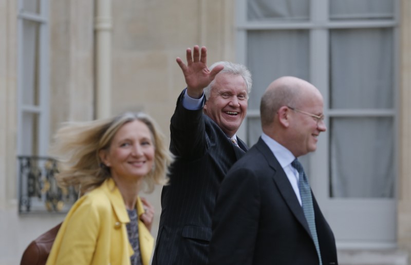 © Reuters. General Electric Chairman and CEO Immelt and staff leave after a meeting with French President at the Elysee Palace in Paris