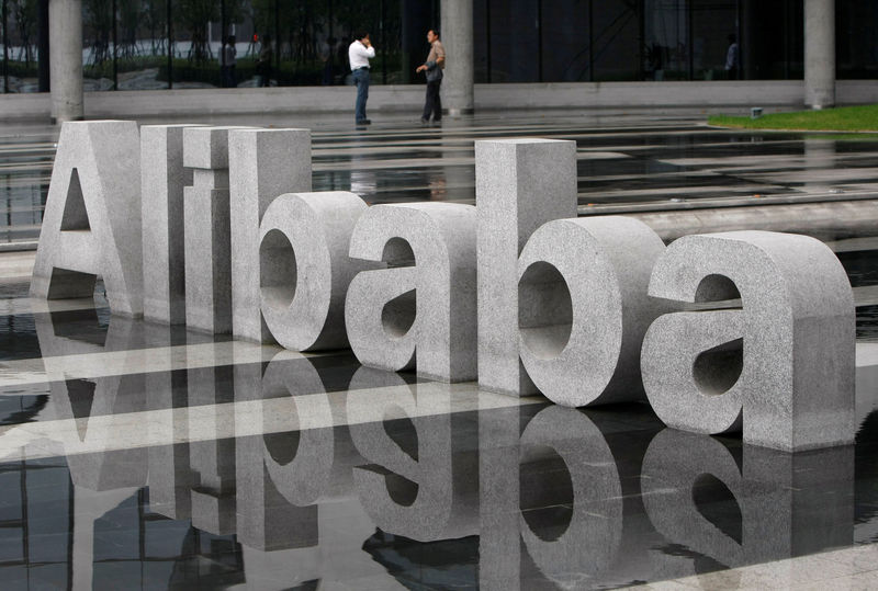 © Reuters. Logo da gigante chinesa de comércio eletrônico Alibaba em sede em Hangzhou