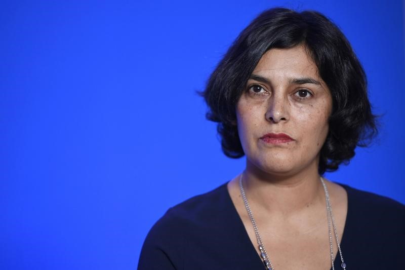 © Reuters. MYRIAM EL KHOMRI DIT AVOIR LE "SOUTIEN OFFICIEL" DE MACRON