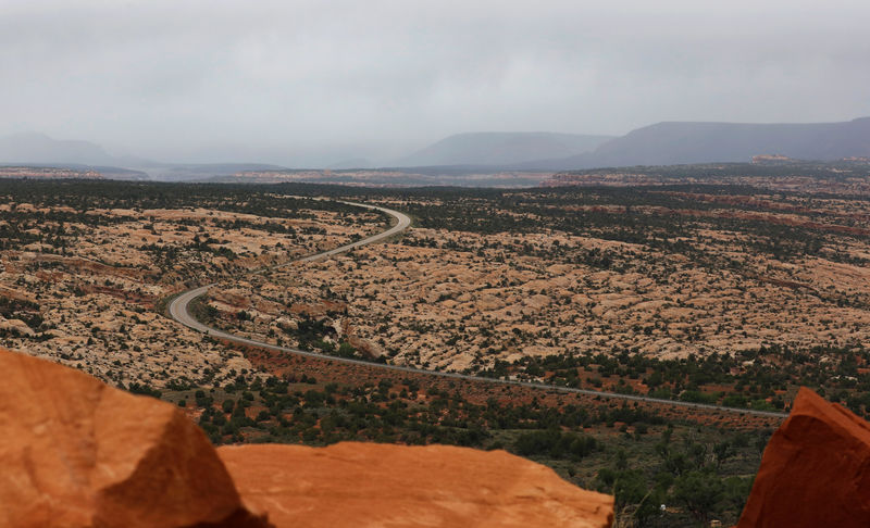 © Reuters. Highway 95 runs through Bears Ears National Monument in the Four Corners region, in Utah