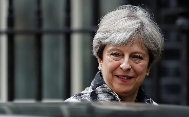 © Reuters. Theresa May deixa seu gabinete em Downing Street em Londres