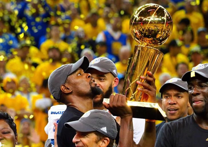 © Reuters. Los Golden State Warriors conquistan el título de la NBA