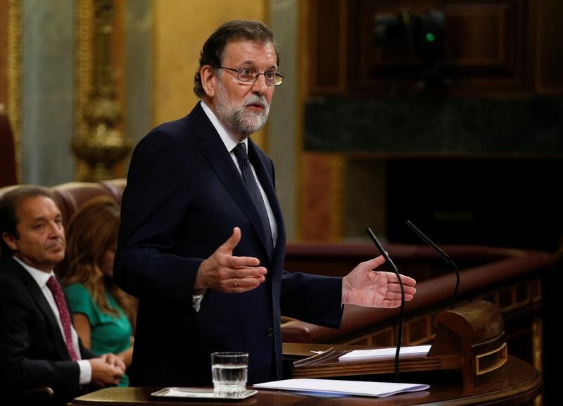 © Reuters. Rajoy, cuestionado en el Parlamento en una moción de censura inviable