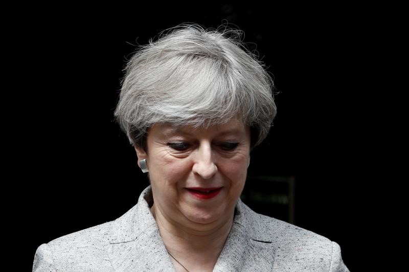 © Reuters. رئيسة وزراء بريطانيا تحت ضغط لخروج سهل من الاتحاد الأوروبي