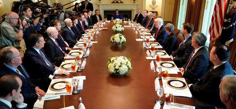 © Reuters. U.S. President Trump attends a lunch meeting with members of Congress at the Cabinet Room of the White House in Washington