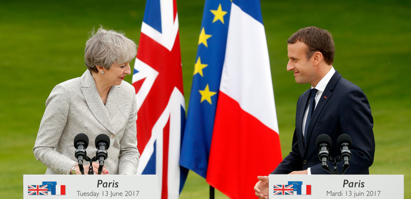 © Reuters. French President Emmanuel Macron and Britain's Prime Minister Theresa May prepare to leave after they spoke to the press at the Elysee Palace in Paris