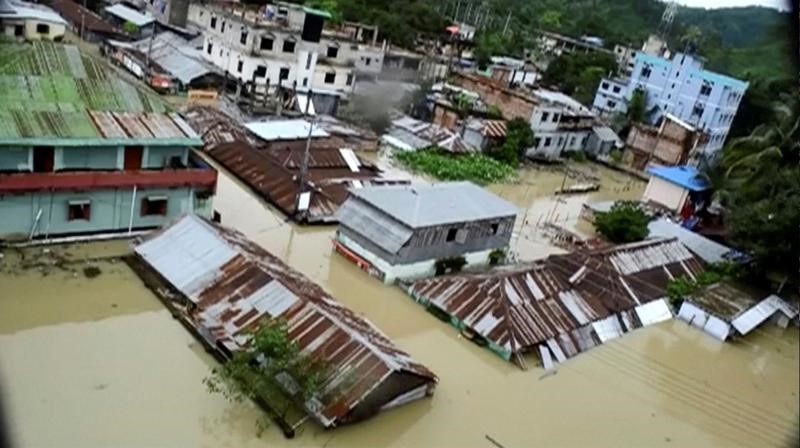 © Reuters. ارتفاع ضحايا الانهيارات الأرضية في بنجلادش إلى 134 قتيلا