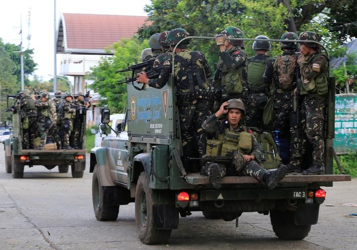 © Reuters. الفلبين تقول قوات أمريكية موجودة قرب مدينة ماراوي المحاصرة