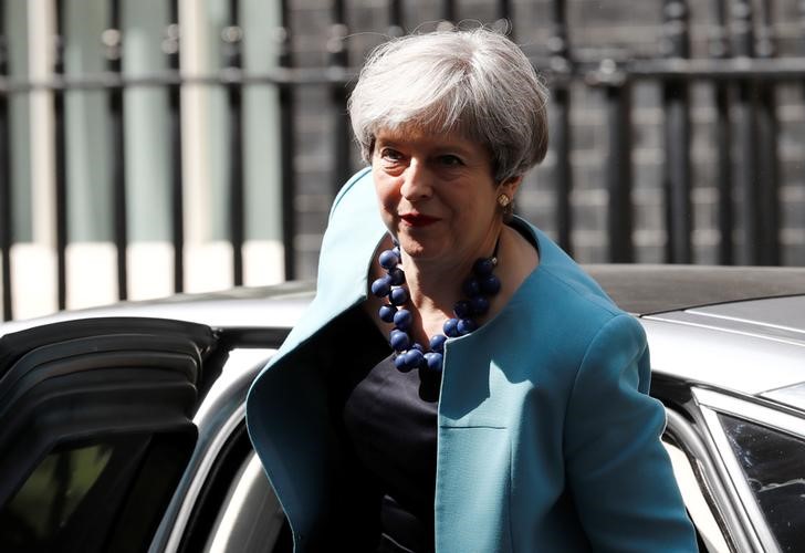 © Reuters. Primeira-ministra britânica, Theresa May, chega a residência oficial na região central de Londres