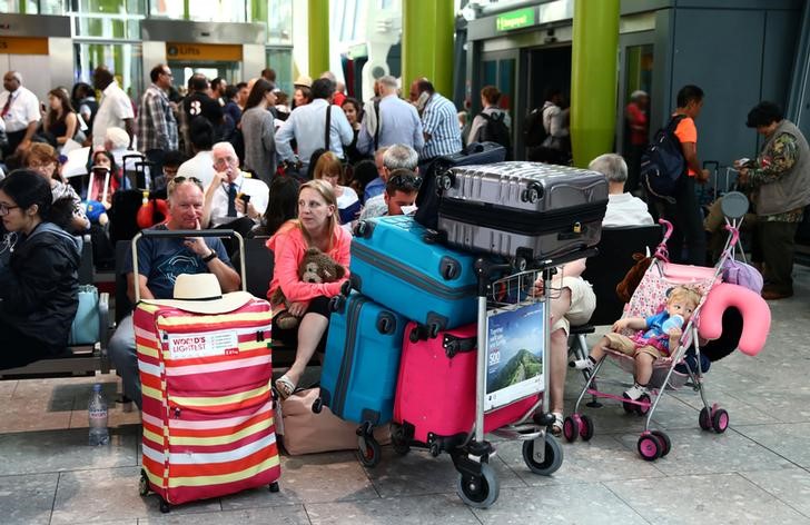 © Reuters. مطار هيثرو: مشكلة في نظام الحقائب تؤثر على بعض المسافرين