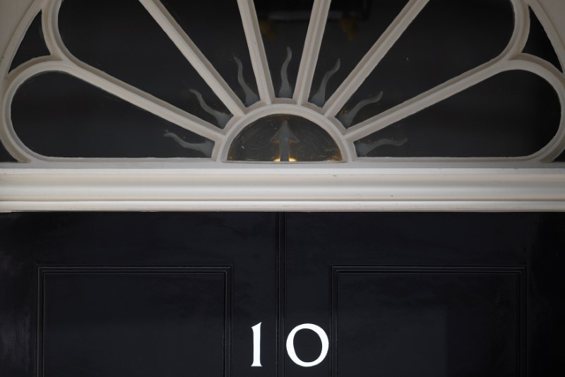 © Reuters. The door of 10 Downing Street is seen, in central London