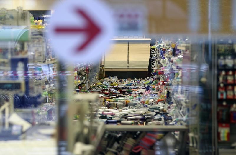 © Reuters. L'interno di un supermercato a Finale Emilia