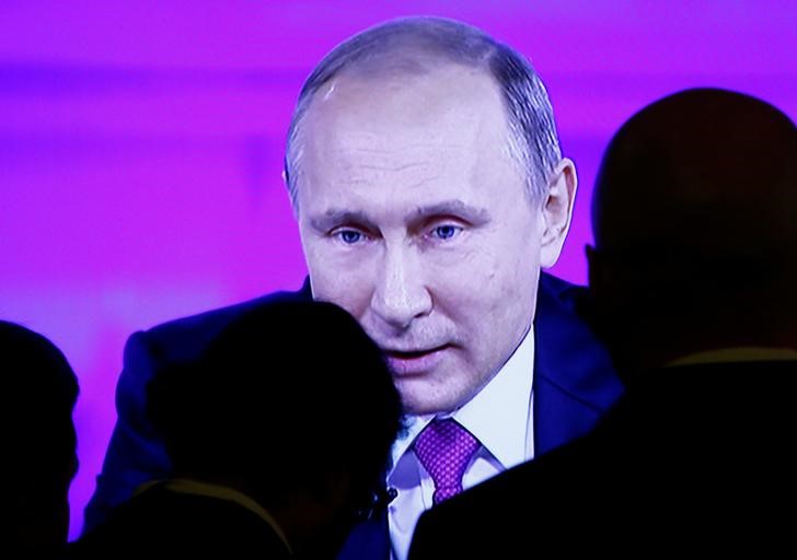 © Reuters. بوتين: كثرة الأجانب في الدوري الروسي يعرقل تطوير المواهب المحلية