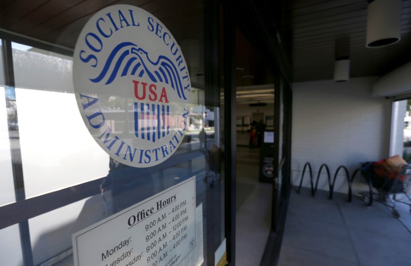 © Reuters. The entrance and logo of a Social Security Office in Pasadena