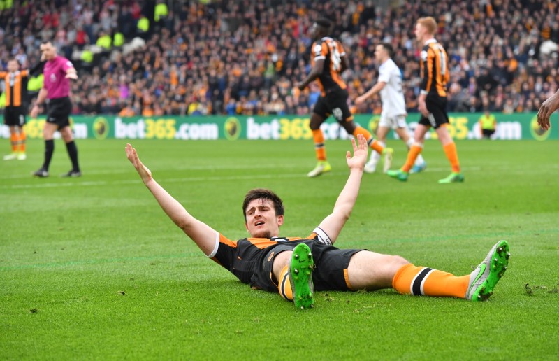 © Reuters. Hull City's Harry Maguire gesture as he appeals