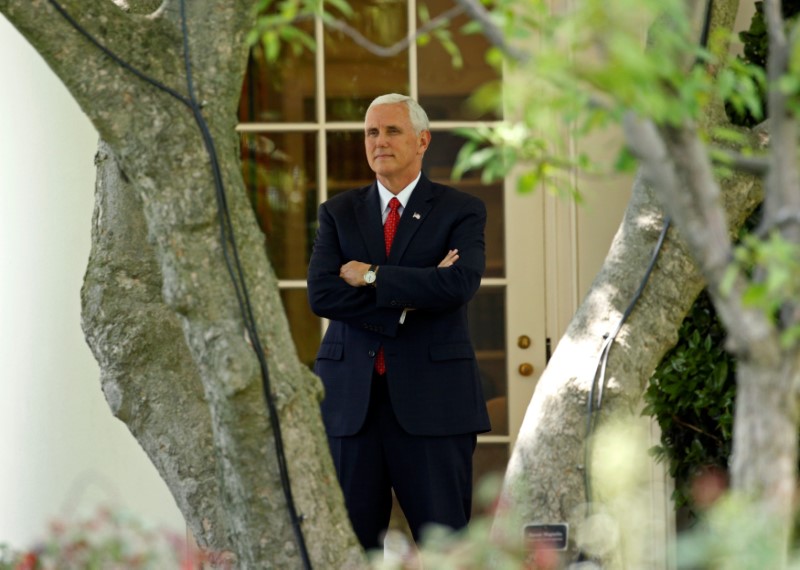 © Reuters. U.S. Vice President Pence watches as U.S. President Trump departs the White House to embark on his trip to the Middle East and Europe, in Washington