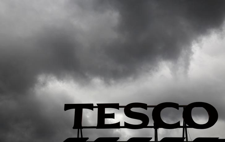 © Reuters. Automóviles y Tesco llevan al alza las bolsas europeas