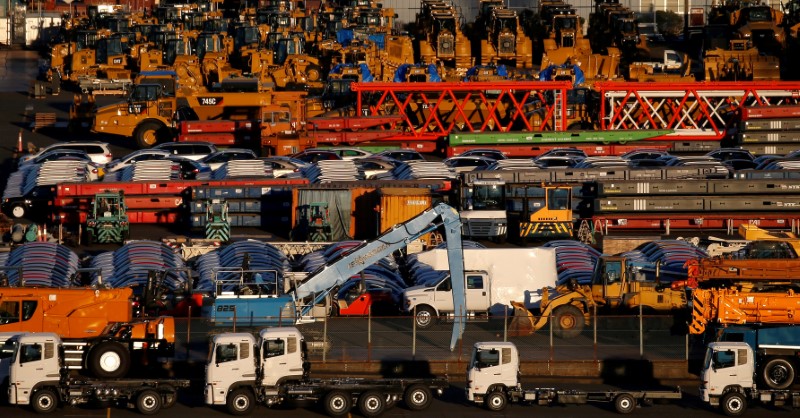 © Reuters. FILE PHOTO: Newly manufactured vehicles await export at port in Yokohama