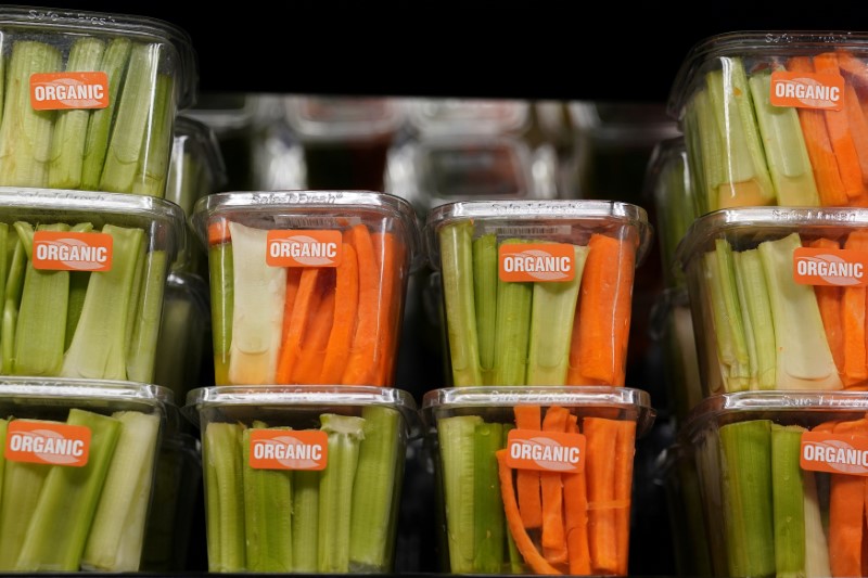 © Reuters. Cut vegetables for sale are pictured inside a Whole Foods Market in the Manhattan borough of New York City