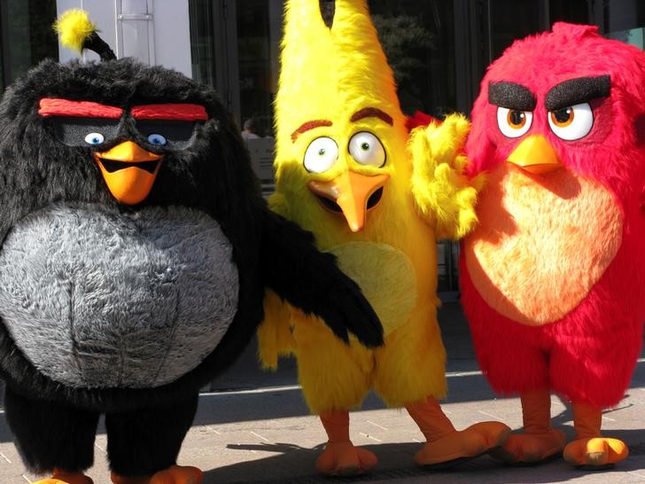 © Reuters. Personagens de Angry Birds em pré-estreia de filme em Helsinque