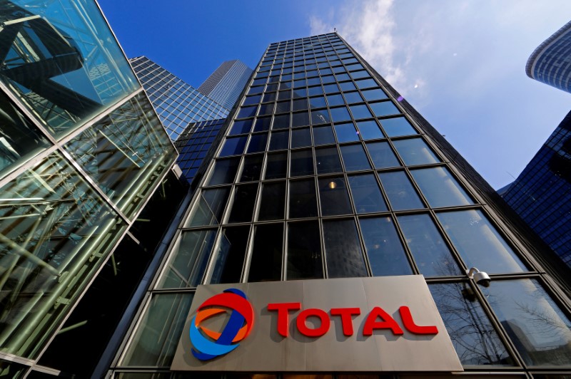 © Reuters. FILE PHOTO: A view shows the Total Tower, French oil giant Total headquarters, at the La Defense business and financial district in Courbevoie near Paris