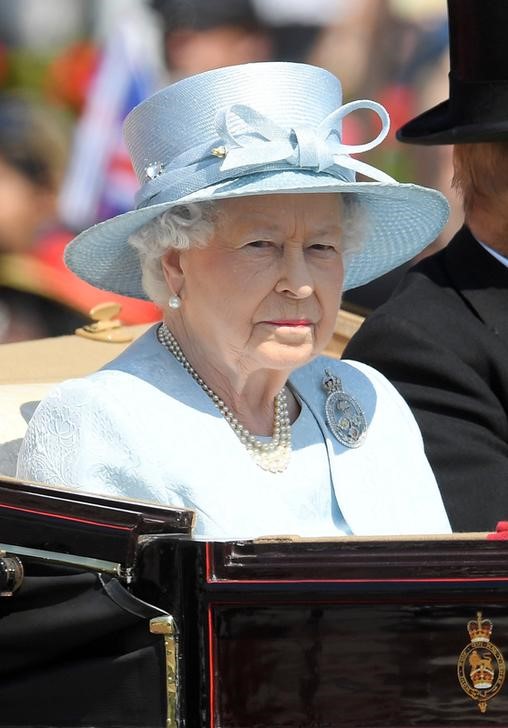© Reuters. وسط أزمات..الملكة إليزابيث تقول إن بريطانيا صامدة رغم الكآبة