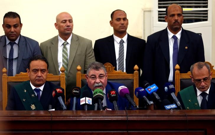 © Reuters. إحالة أوراق 30 متهما للمفتي في قضية اغتيال النائب العام المصري