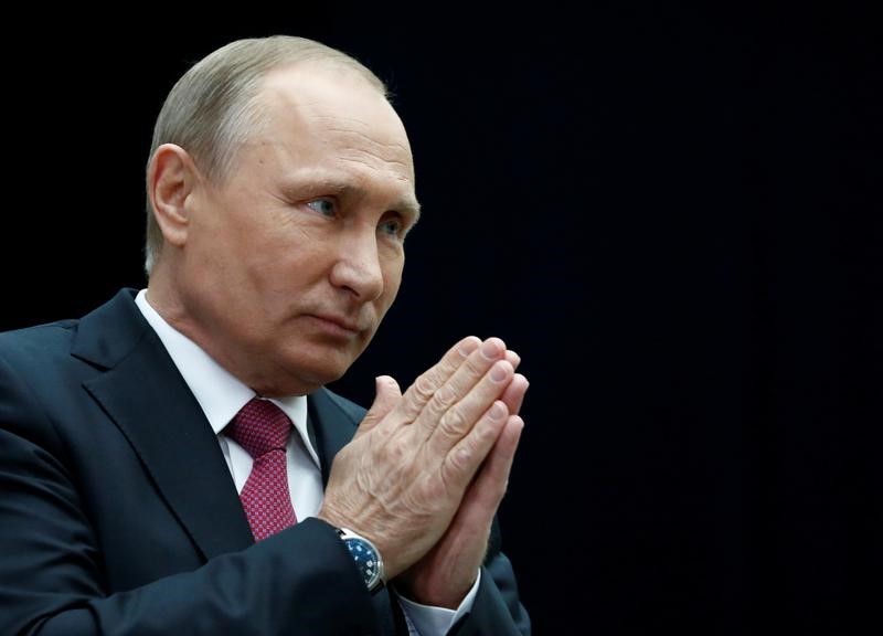 © Reuters. بوتين: فرض أمريكا عقوبات أخرى سيضر بالعلاقات ومن المبكر الحديث عن رد