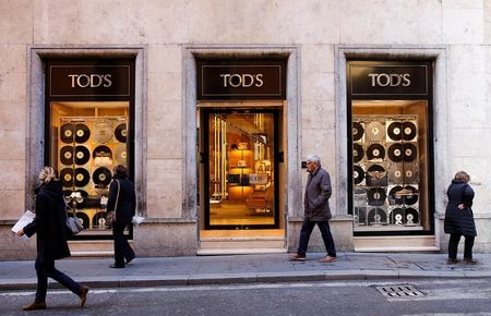 © Reuters. People walk past a Tod's shop in downtown Rome