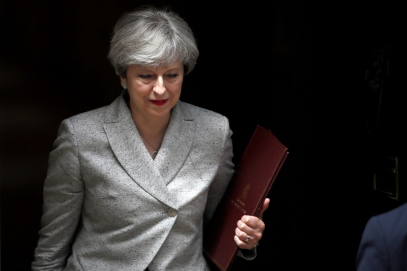 © Reuters. Con May debilitada y en crisis, Reino Unido se lanza a las incógnitas del Brexit
