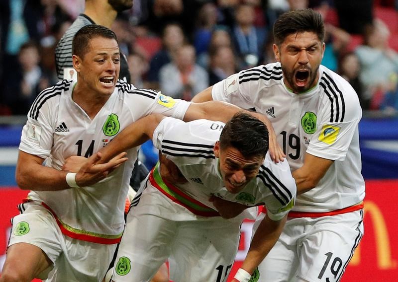 © Reuters. المكسيك تخطف تعادلا مثيرا من البرتغال في كأس القارات