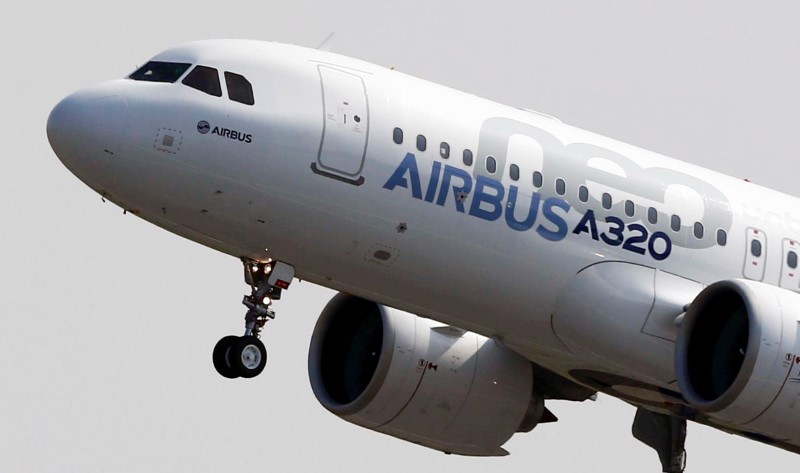 © Reuters. The Airbus A320neo takes off during its first flight event in Colomiers near Toulouse, southwestern France