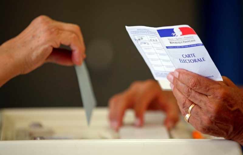 © Reuters. LA MAJORITÉ ABSOLUE POUR LREM ET LE MODEM, SELON UNE PREMIERE ESTIMATION