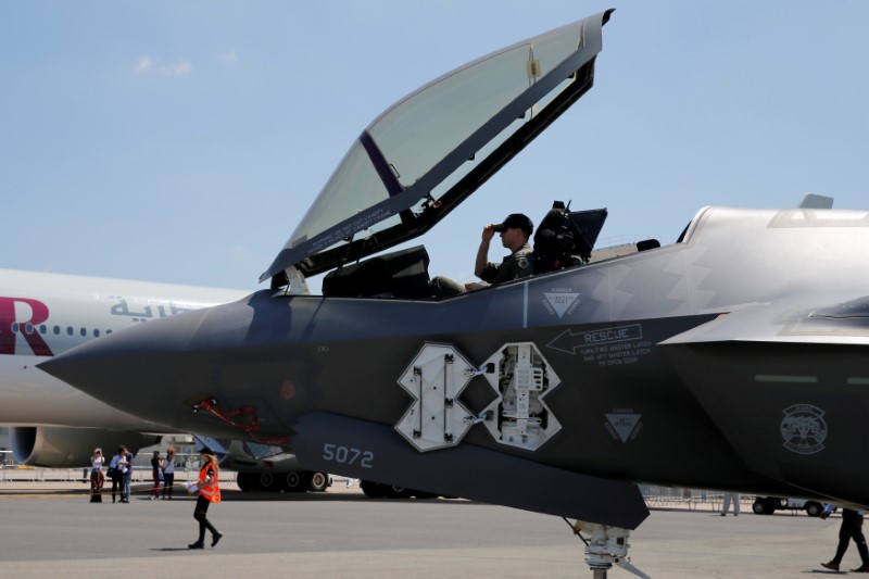 © Reuters. FILE PHOTO: F-35 Lightning II aircraft is moved on the eve of Paris Air Show at Le Bourget, Paris