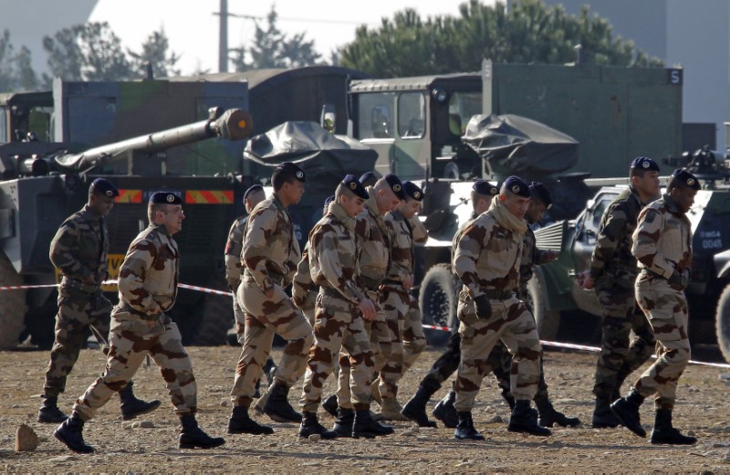 © Reuters. MORT ACCIDENTELLE D'UN SOLDAT FRANÇAIS AU MALI