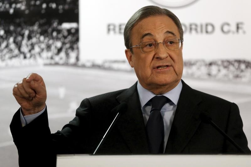 © Reuters. بيريز سيستمر في رئاسة ريال مدريد حتى 2021