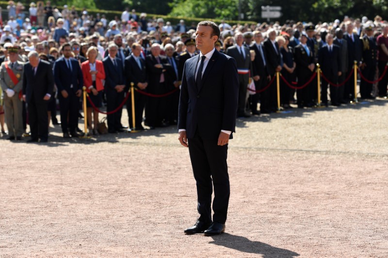 © Reuters. French President Emmanuel Macron attends a ceremony marking the 77th anniversary of late French General Charles de Gaulle's appeal of June 18, 1940, at the Mont Valerien memorial in Suresnes