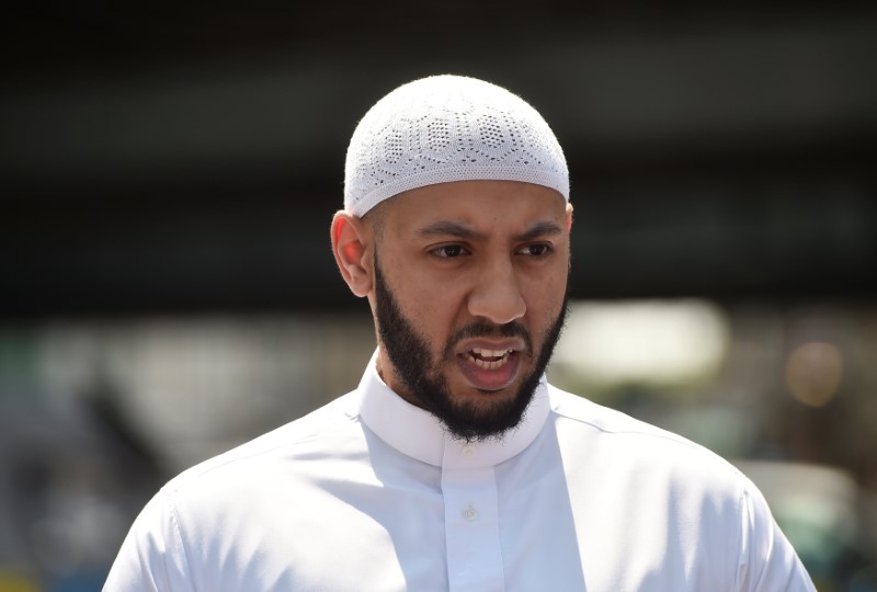 © Reuters. Mohammed Mahmud, the imam of the Muslim Welfare House, speaks to journalists about the van that driven was driven at muslims in Finsbury Park, North London