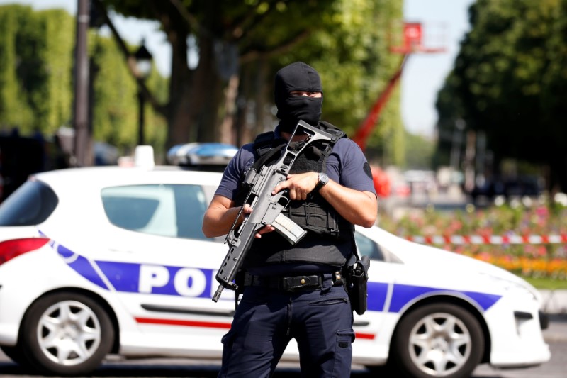 © Reuters. LE SECTEUR DU THÉÂTRE MARIGNY BOUCLÉ